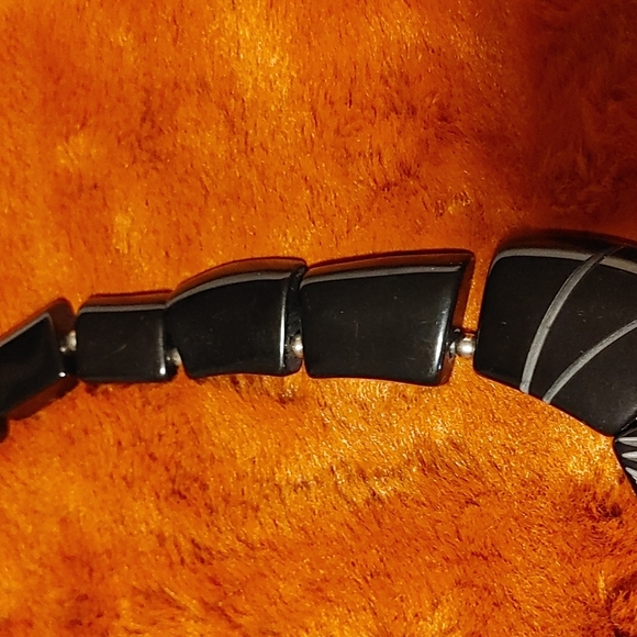 💚Black Etched Choker Necklace - Picture 4 of 5